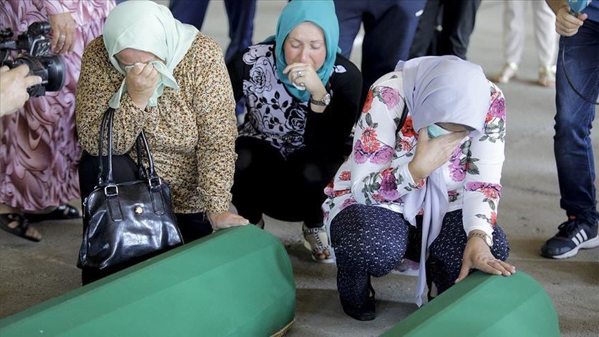 Поточари: Семејствата се простуваат од жртвите од геноцидот во Сребреница