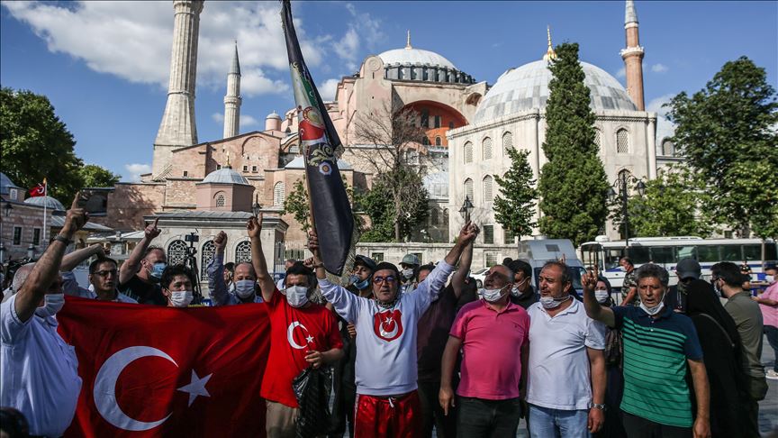 شادی مردم استانبول به‌دلیل تغییر ایاصوفیه از موزه به مسجد