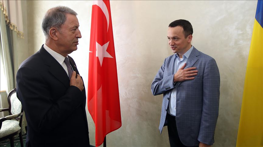وزير الدفاع التركي يلتقي وزير الاقتصاد والتجارة الأوكراني