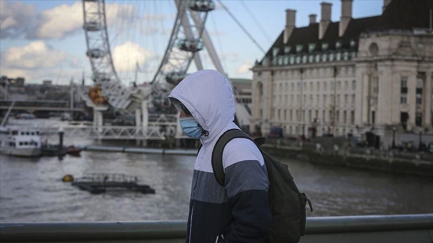 UK politicians urge public to wear face masks