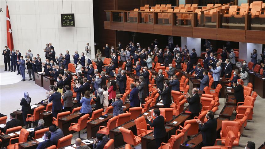 Ayasofya kararı TBMM'de ayakta alkışlandı