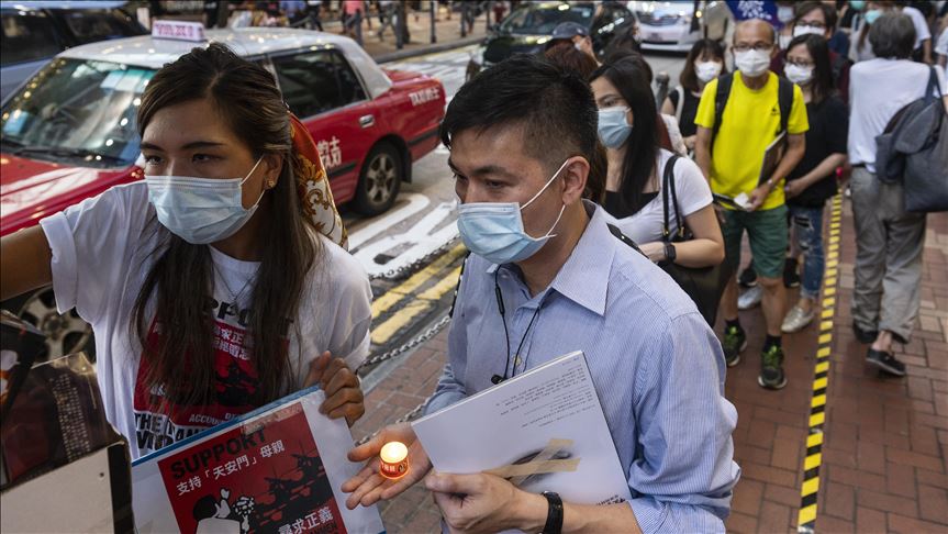 Hong Kong cierra escuelas tras un nuevo brote de COVID-19
