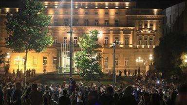 Белград: Третиот протест пред Собранието на Србија помина воглавно мирно