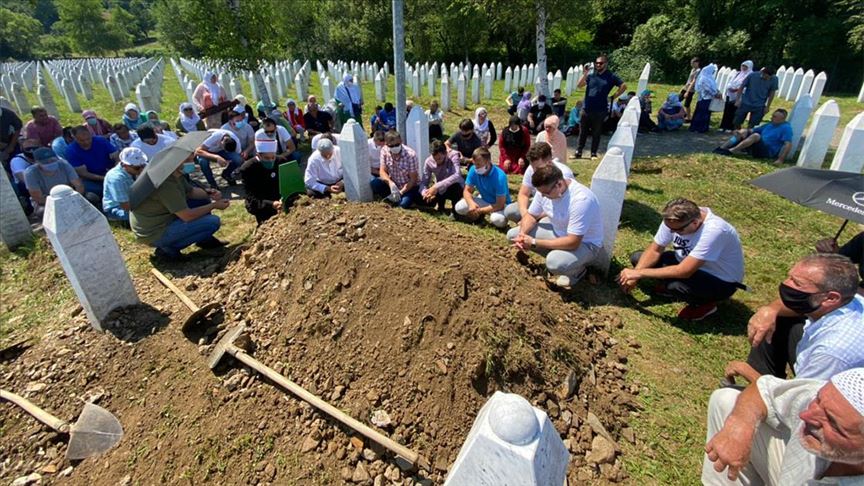 Obilježavanje 25. godišnjica genocida u Srebrenici: Otac Ahmo ukopao sina Salku, a Fikret oca Hasana