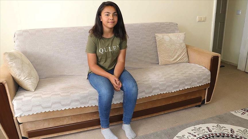 Serebral palsi hastası Senanur yürümek için yardım bekliyor