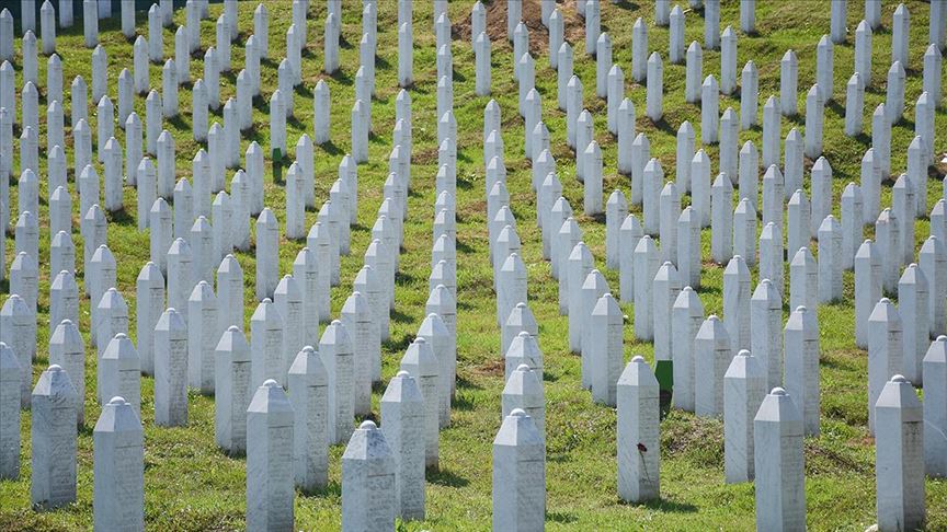 Nakon kolektivne dženaze u Potočarima: Bijeli nišani ostali u tišini da svjedoče o strahotama genocida