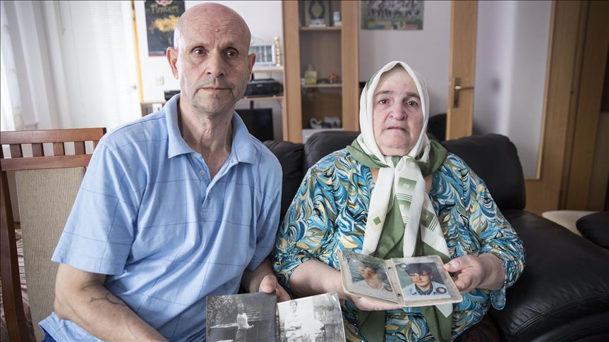 Familias entierran a parientes víctimas del genocidio de Srebrenica de 1995