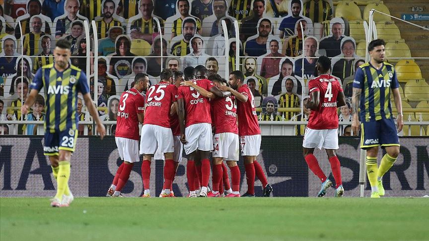 Fenerbahçe, Kadıköy'de Sivasspor'u geçemedi