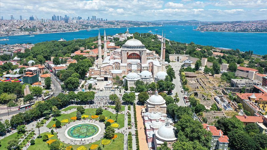 Ayasofya'nın imar planlarının 'Ayasofya Camisi ve Külliyesi' olarak değiştirilmesi teklif edildi