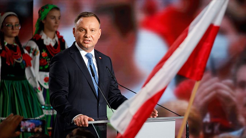 AB’nin kıskacındaki Duda, Polonya’da yeniden cumhurbaşkanı seçildi