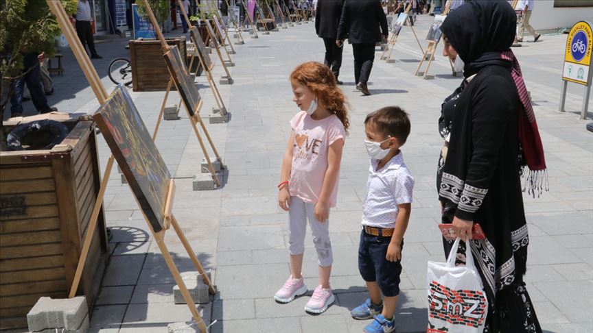 Yozgat'ta AA'nın 15 Temmuz fotoğraflarının yer aldığı sergi açıldı