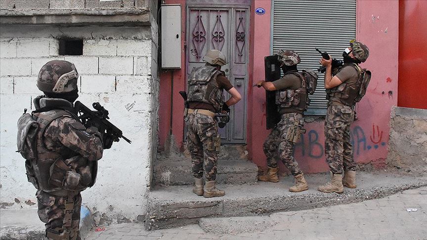 Gaziantep'te aralarında HDP İl Başkanı ile muhtarların bulunduğu 33 kişi gözaltına alındı