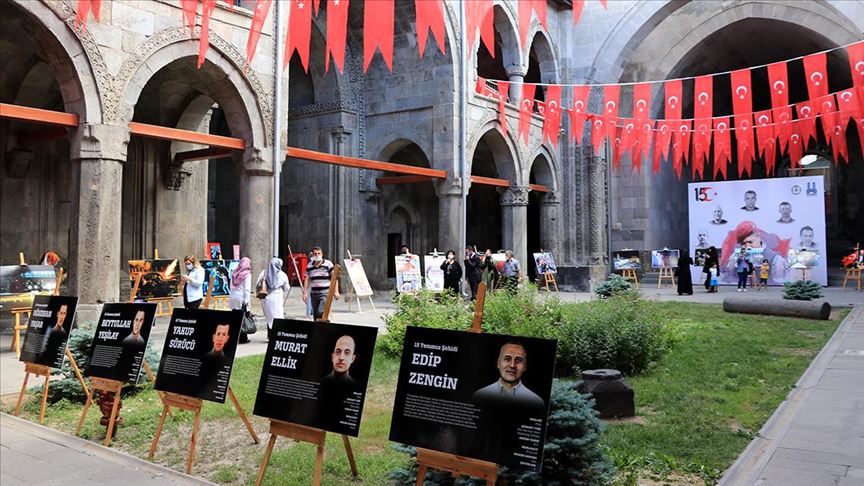 Tarihi Çifte Minareli Medrese'de '15 Temmuz' fotoğrafları sergisi açıldı