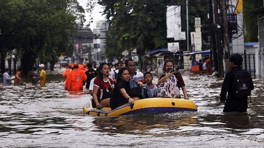 Поплави во Индонезија: 13 загинати, 46 исчезнати