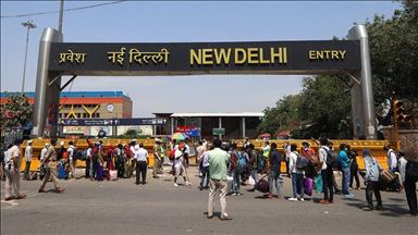Coronavirus cases in India surpass 900,000