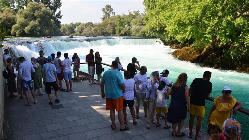antalya da sicaktan bunalanlar manavgat