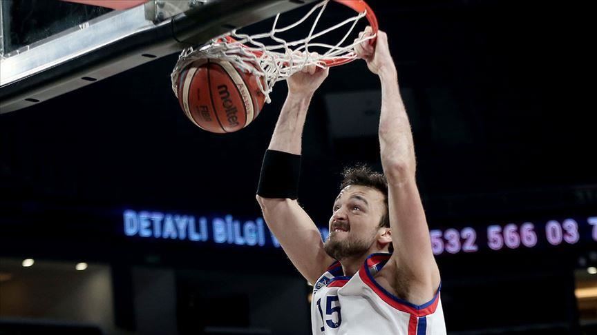 Basketball:Turkish center renews deal with Anadolu Efes