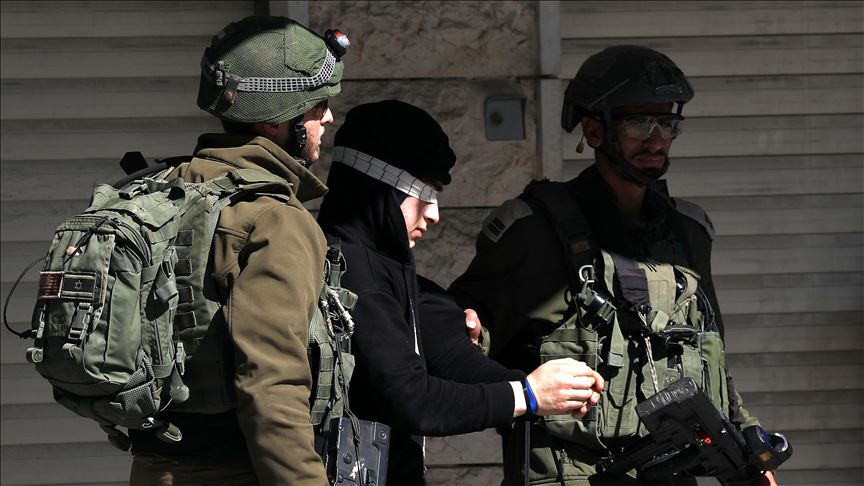 Fuerzas israelíes detienen a una reportera de Anadolu durante tres horas