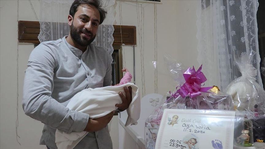 Une famille palestinienne donne le nom Ayasofya à leur bébé