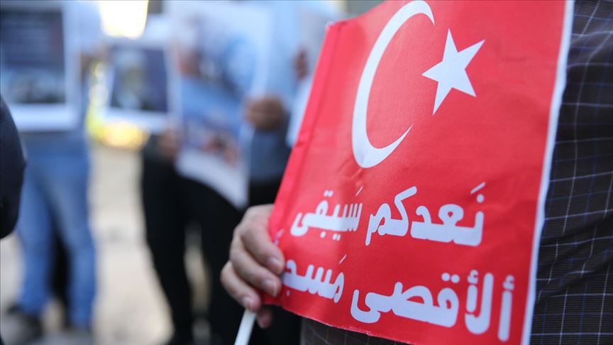 من القدس.. فلسطينيون يحتفلون بإعادة "آيا صوفيا" مسجدا