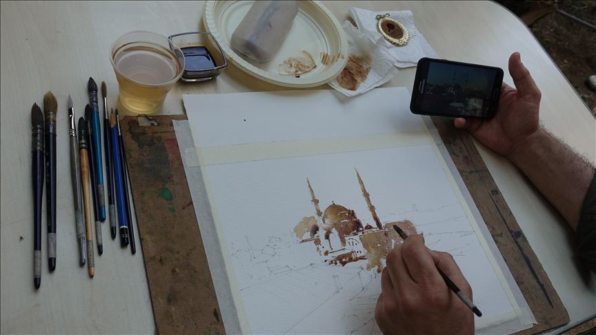 إسطنبول ورشة لفن الرسم بالقهوة
