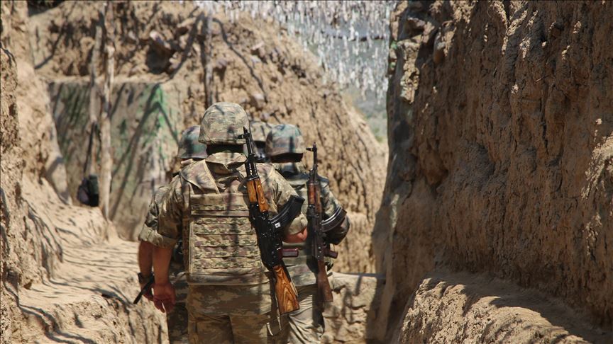 Anadolu Agency në kufirin Azerbajxhan-Armeni, skena e përleshjeve