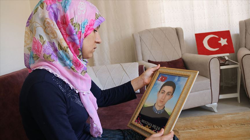 Diyarbakır anneleri' evde de oturma eyleminde de evlatlarının yolunu gözlüyor