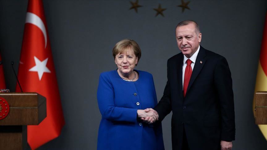 أردوغان وميركل يبحثان التطورات في ليبيا وسوريا 