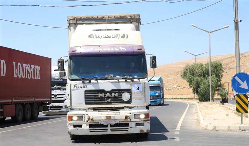 9 شاحنات مساعدات أممية تتجه إلى إدلب عبر تركيا