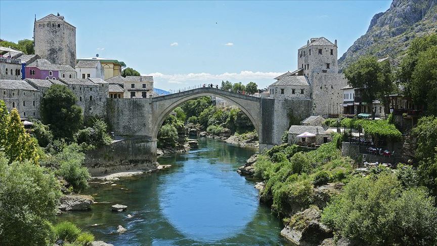 Tarihi Mostar Köprüsü'nün yeniden açılışının 16. yılı 