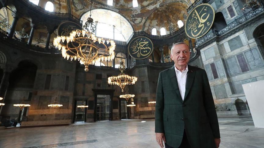 Erdogan visite pour la seconde fois Sainte-Sophie