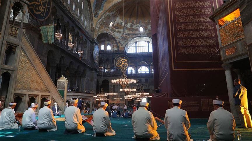 الرئيس أردوغان يهنئ المسلمين بـ"جمعة آيا صوفيا المباركة"