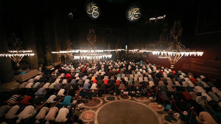Ayasofya-i Kebir Cami-i Şerifi'nde yatsı namazı kılındı