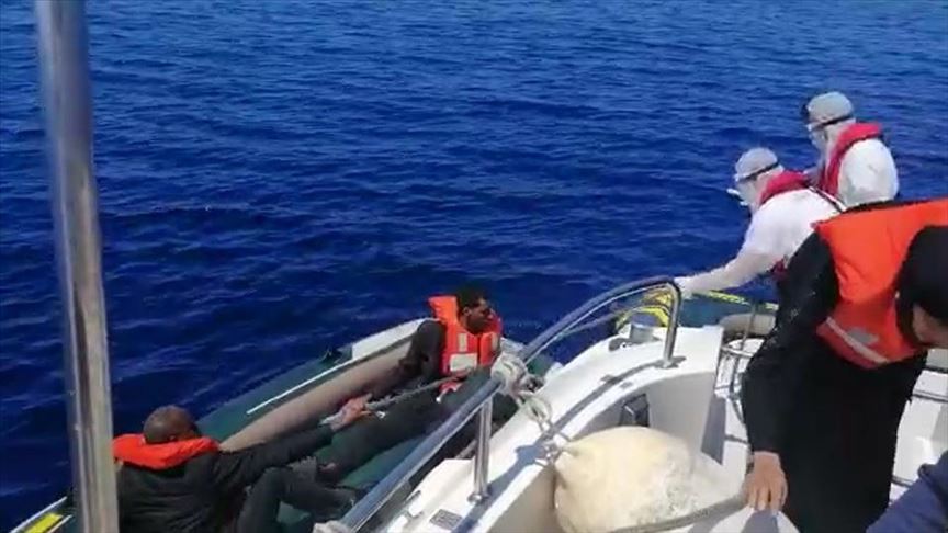 خفر السواحل التركي ينقذ 5 طالبي لجوء أعادتهم اليونان