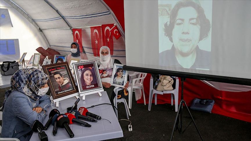 Diyarbakır annelerinden kızı Almanya'da PKK tarafından kaçırılan anneye destek