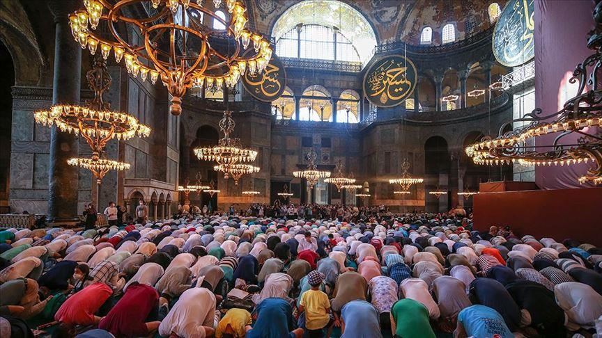 صحف قطر تحتفي بأول صلاة جمعة في مسجد آيا صوفيا