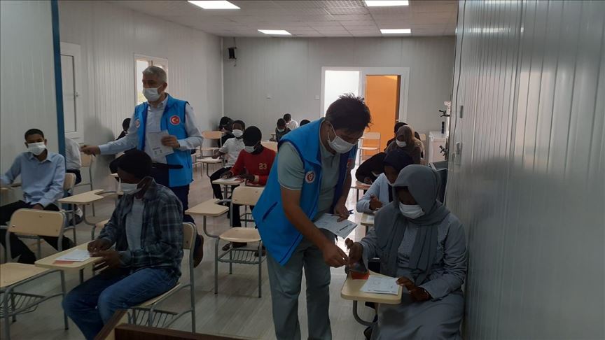 منح دراسية لـ50 طالبا سودانيا من وقف الديانة التركي