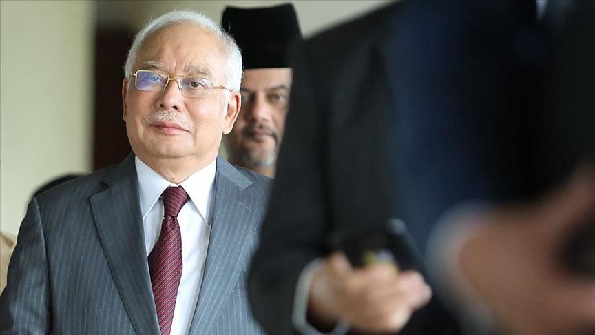 السجن 12 عاما بحق رئيس وزراء ماليزيا السابق