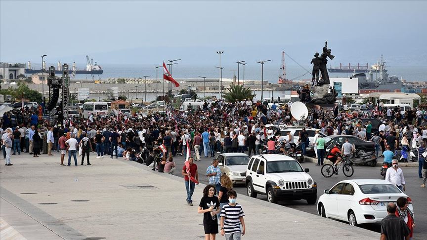 لبنان.. محتجون يقطعون طرقا رفضا لانقطاع الكهرباء