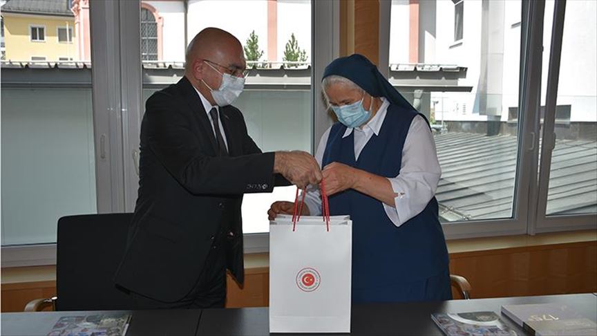 Coronavirus: Turkey donates 20,000 face masks to Austria