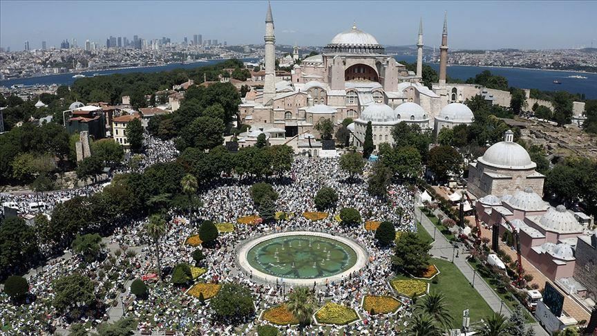 Le prêtre grec, Papanikolaou : "Les Turcs ont protégé Ayasofya"