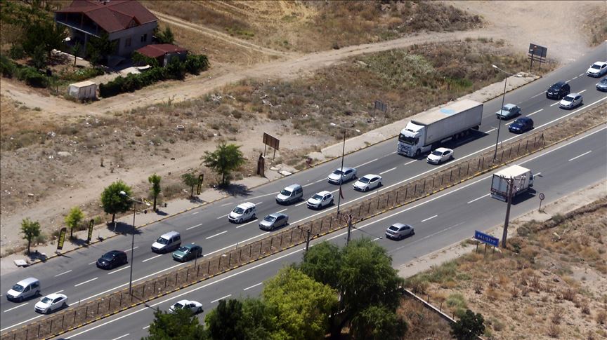 AA jandarma ve emniyet ekiplerinin havadan trafik denetimlerini görüntüledi