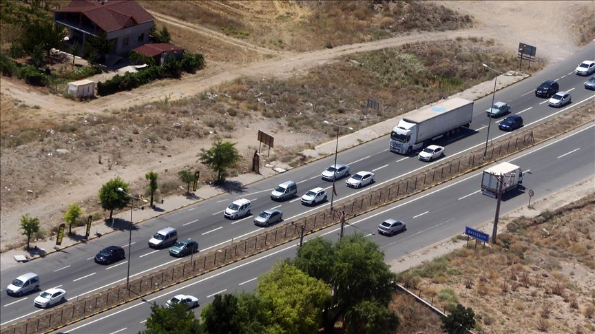 AA jandarma ve emniyet ekiplerinin havadan trafik denetimlerini görüntüledi 