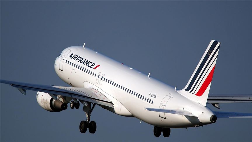 Air France Hop workers demonstrate over job cuts
