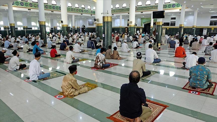 Indonésie : Les Musulmans accomplissent la prière de l’Aid