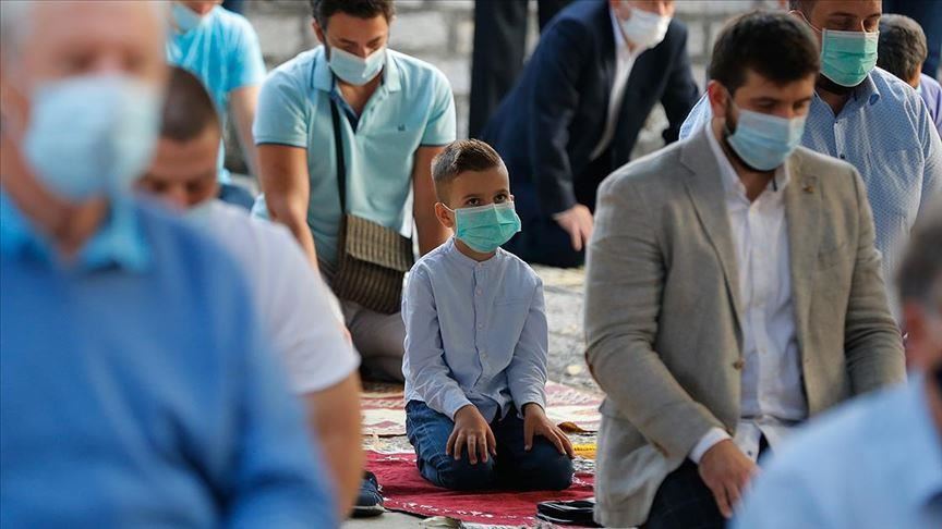 Musulmanes del mundo celebran Eid Al-Adha bajo la sombra de la COVID-19