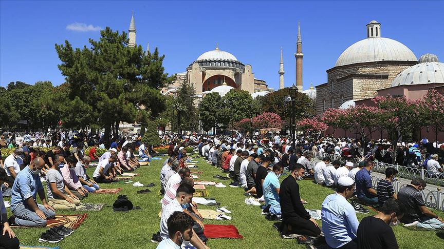 Ayasofya-i Kebir Cami-i Şerifi'nde bayram ve cuma yoğunluğu