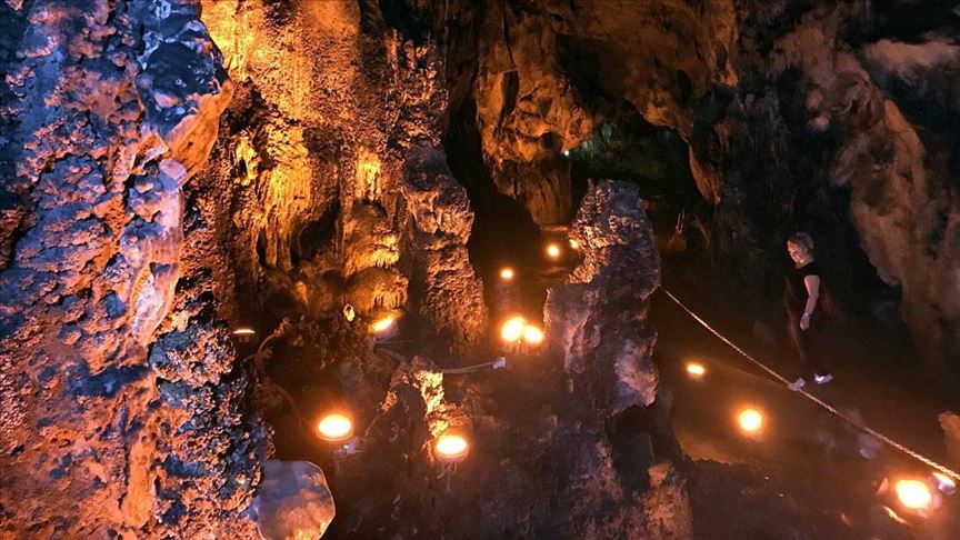 Türkiye'nin dördüncü büyük mağarası Mencilis ilgi görüyor