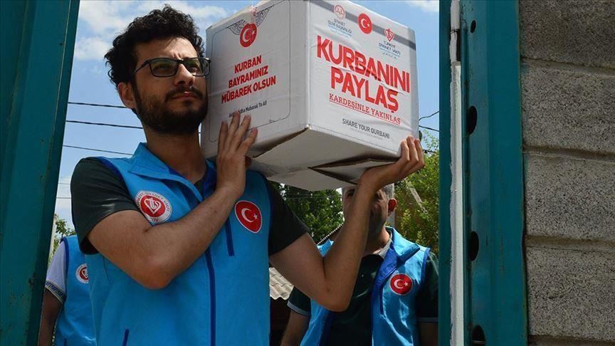 Fondacioni turk Diyanet shpërndan mish kurbani në Gaza