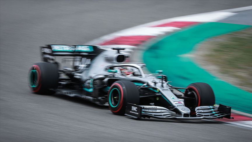 Formula 1'de Hamilton'dan üst üste üçüncü zafer
